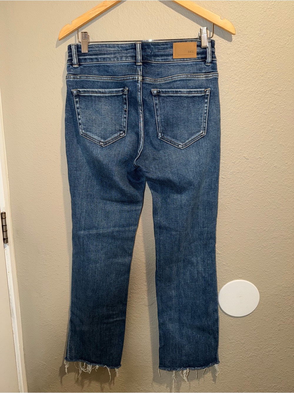 BKE Payton Mid-Rise Cropped Straight Jeans Distressed Raw Hem (26x28) - Picture 3 of 11